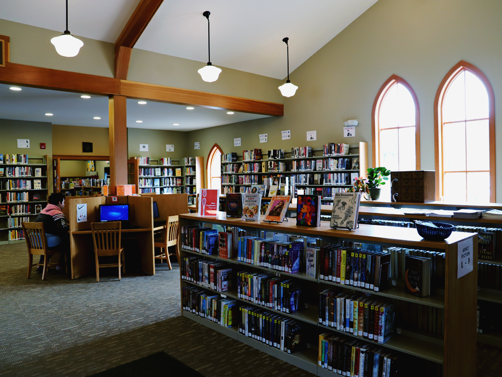 Minot-Sleeper Library in Bristol NH inside main room with bookshelves